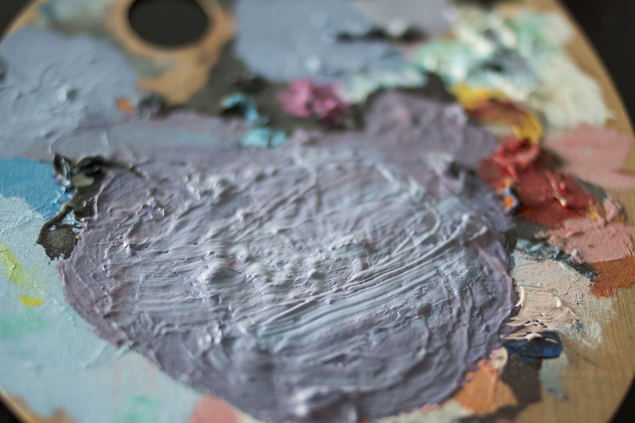 Palettes and Mixing Trays: A Guide for Artists